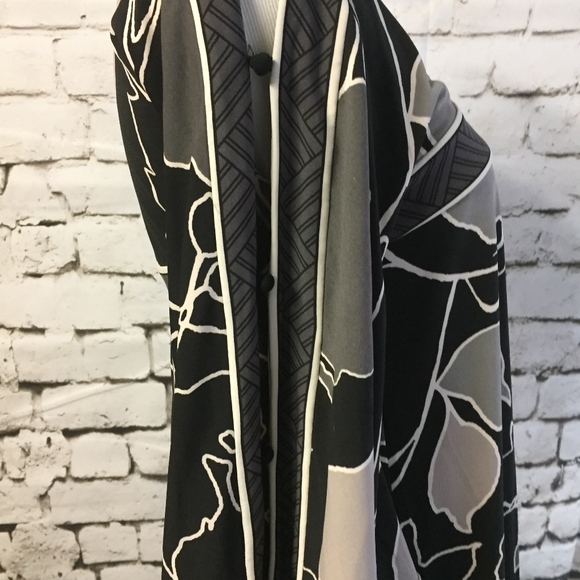 Gorgeous BCBG MaxAzria Dress - Picture 4 of 5